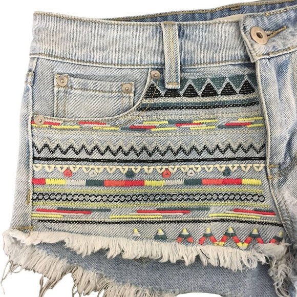 Bullhead Denim Co Low Rise Jean Shorts Womens Size 3 Embroidered Aztec - Picture 3 of 8